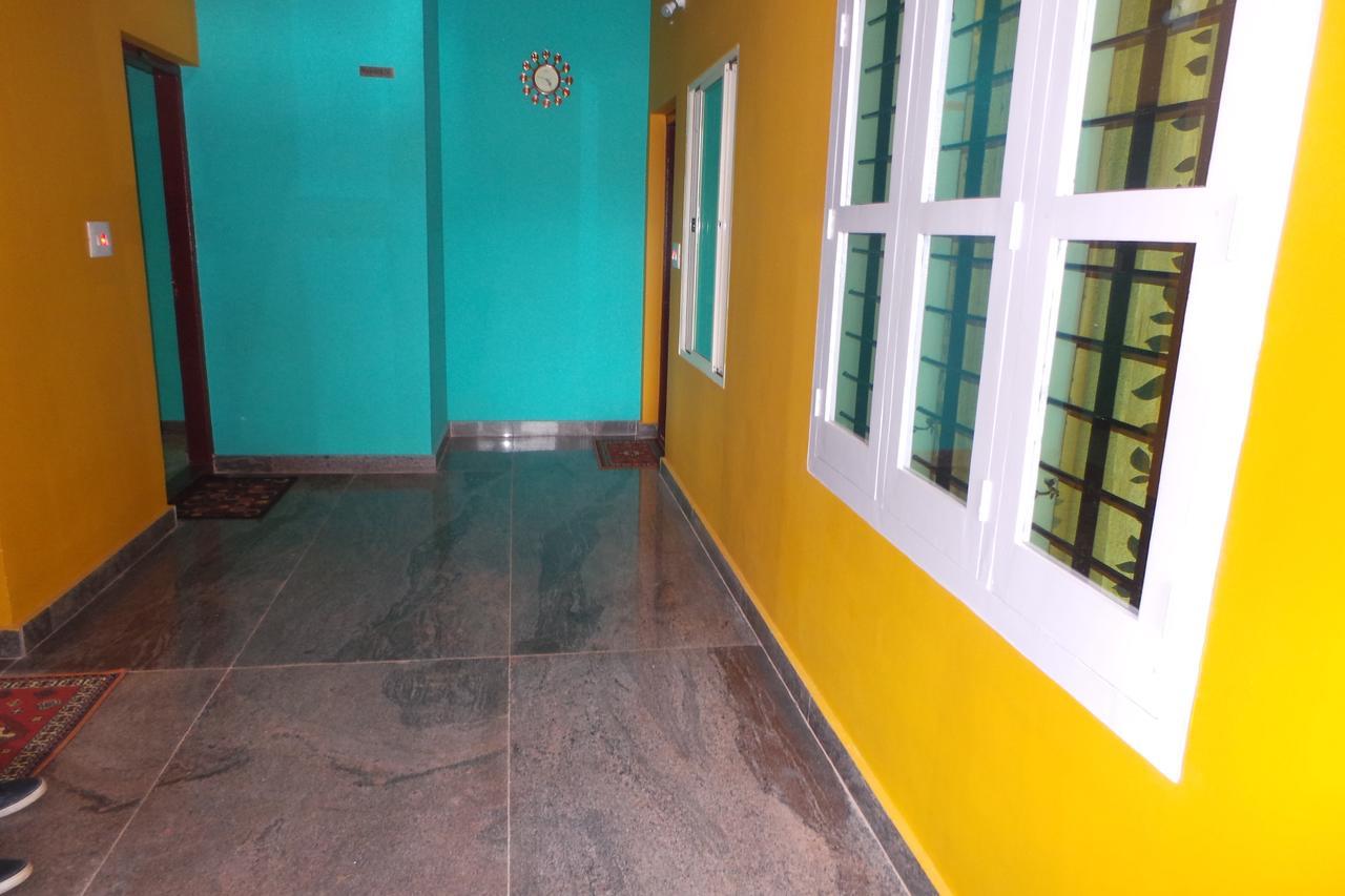 Iroomz Sri Vinayaka Comfort Virajpet Exterior photo