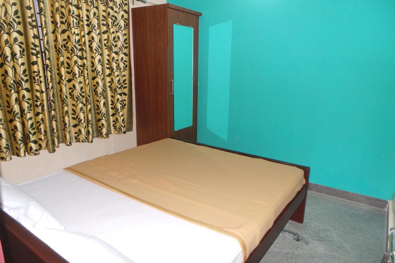 Iroomz Sri Vinayaka Comfort Virajpet Exterior photo
