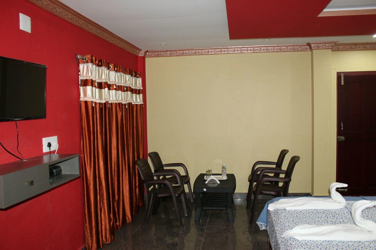 Iroomz Sri Vinayaka Comfort Virajpet Exterior photo